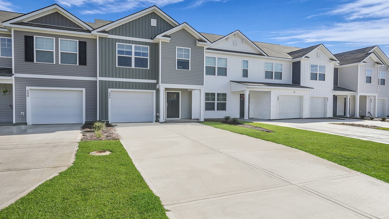 New construction homes in Summerville South Carolina, New homes near Charleston, New Townhomes in Pine Hills