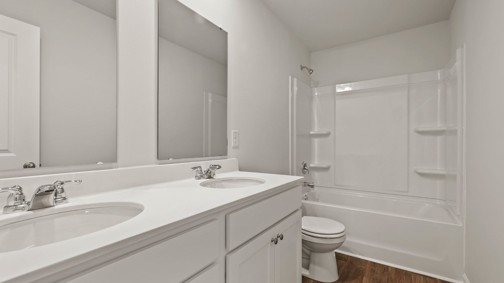 Guest bathroom with tub for added conveniance