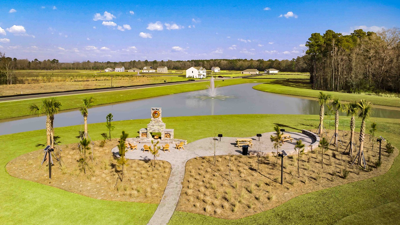Community with amenities in Holly Hill