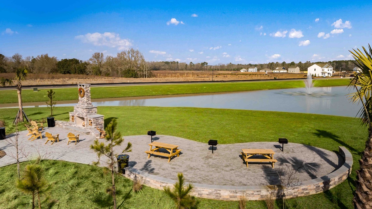 Community with amenities in Holly Hill