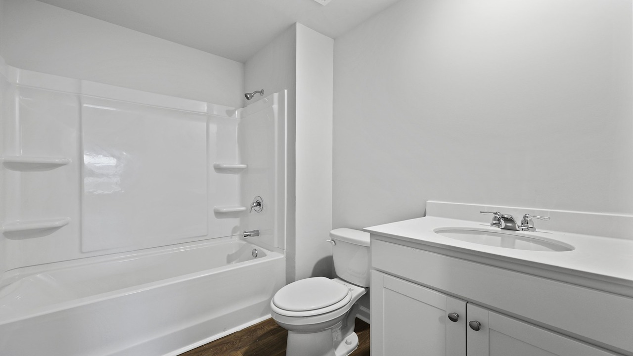 Guest bathroom in Holly Hill