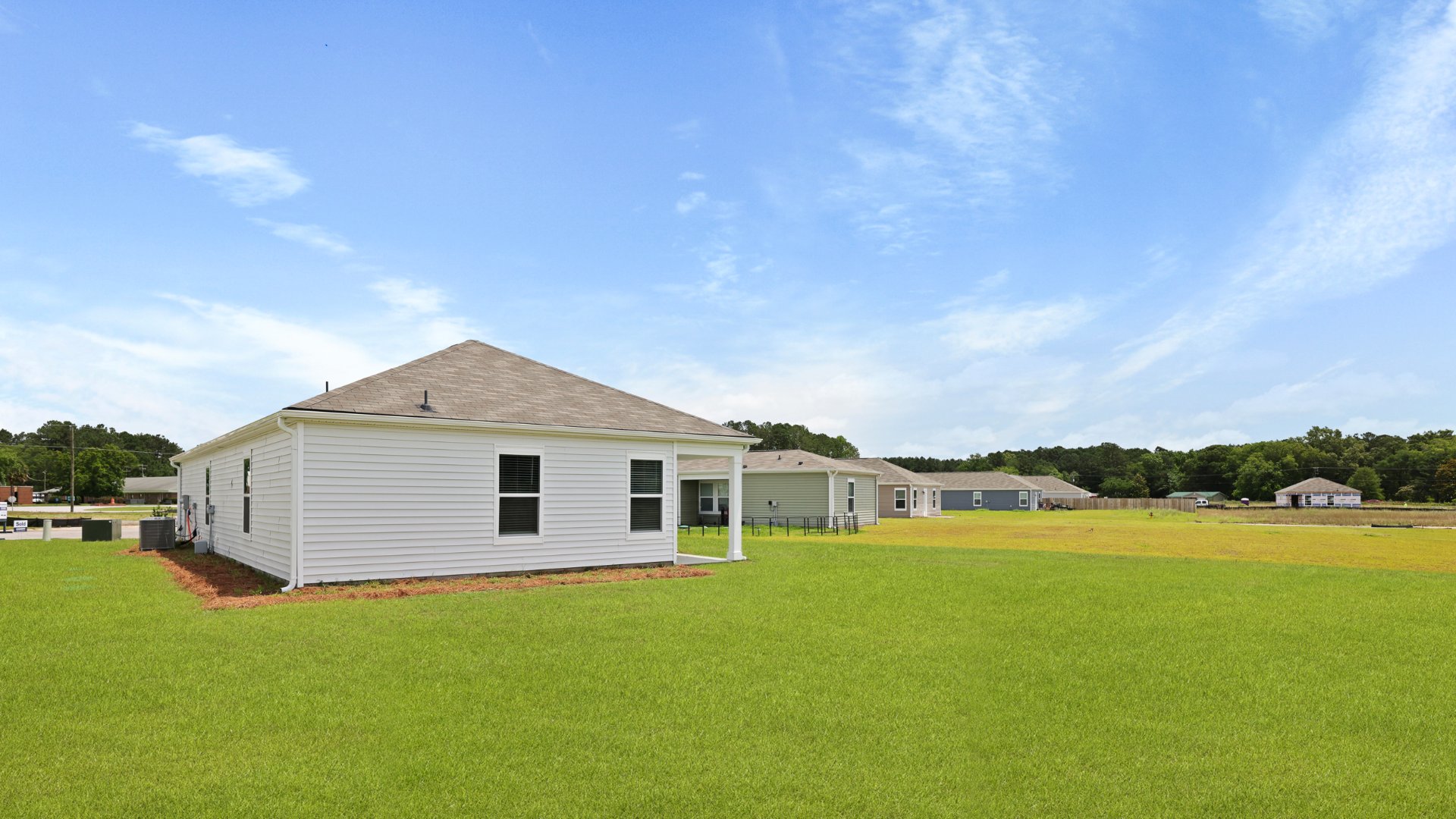 Homes with large backyards in Holly Hill