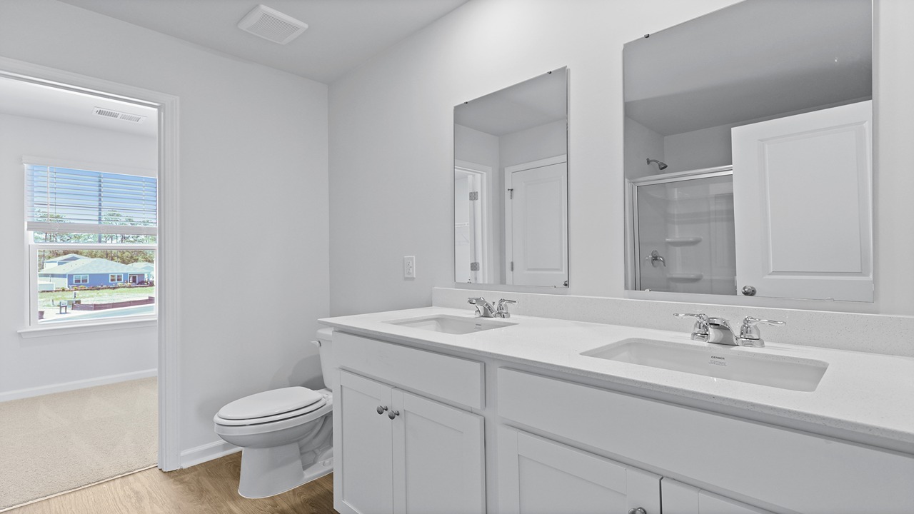 Double vanity in en-suite