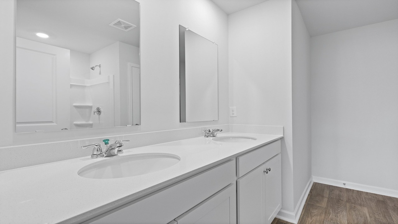 Double vanity in en-suite