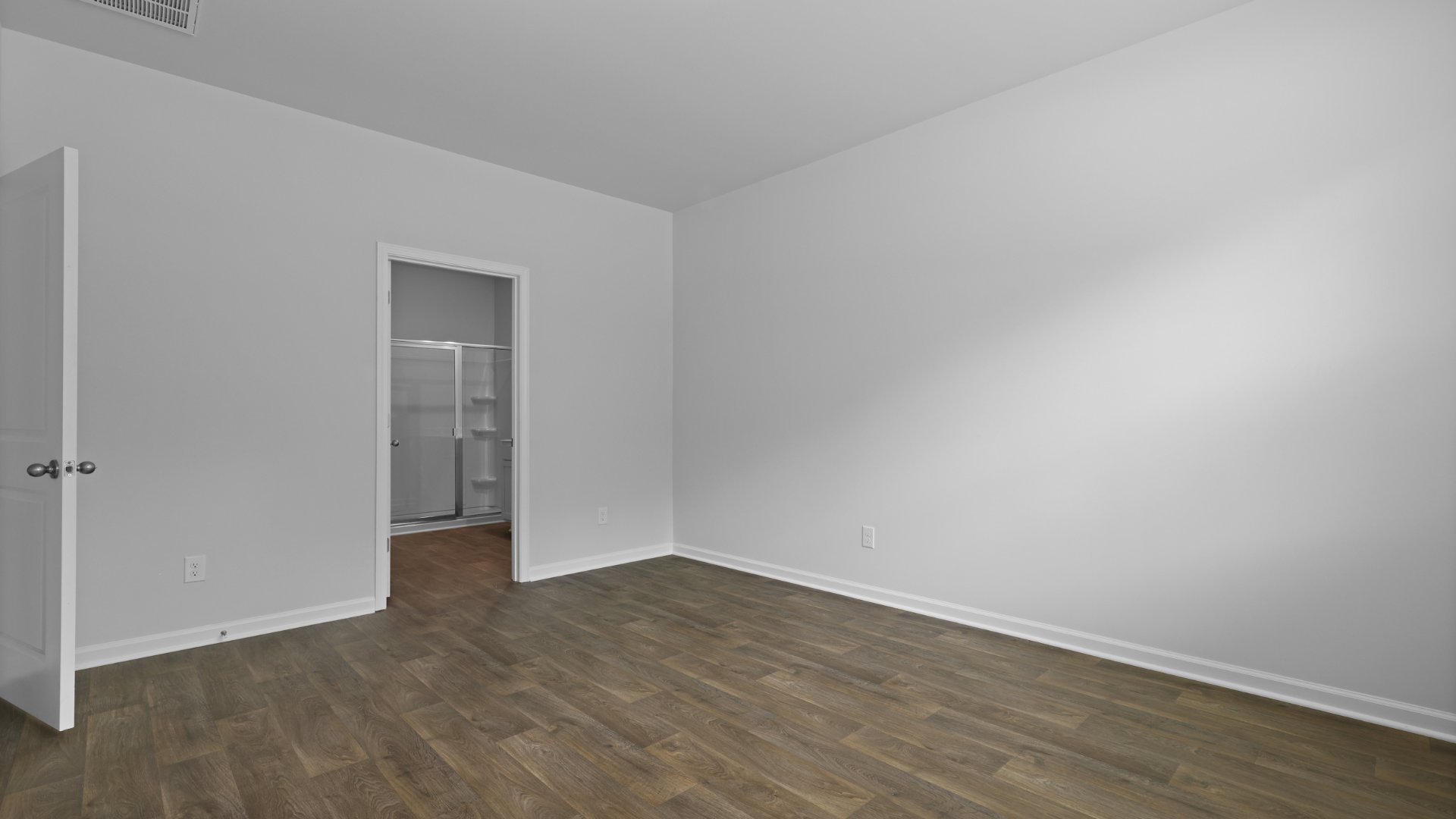 There is an ensuite private bathroom and walk-in closet.