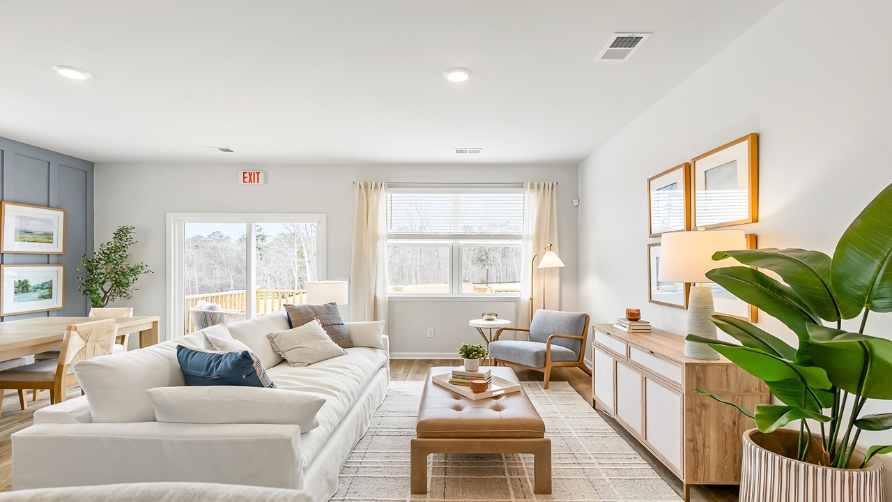 Spacious living room