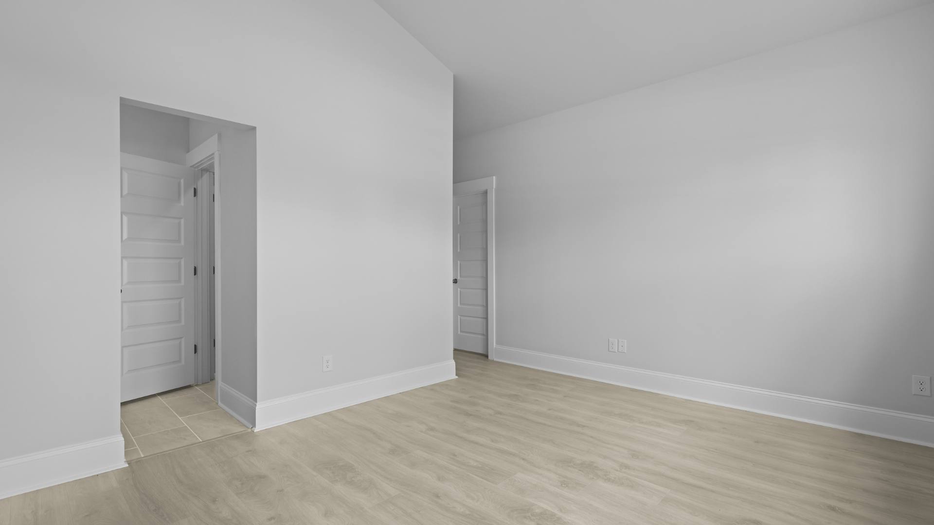 Bedrooms with high ceilings