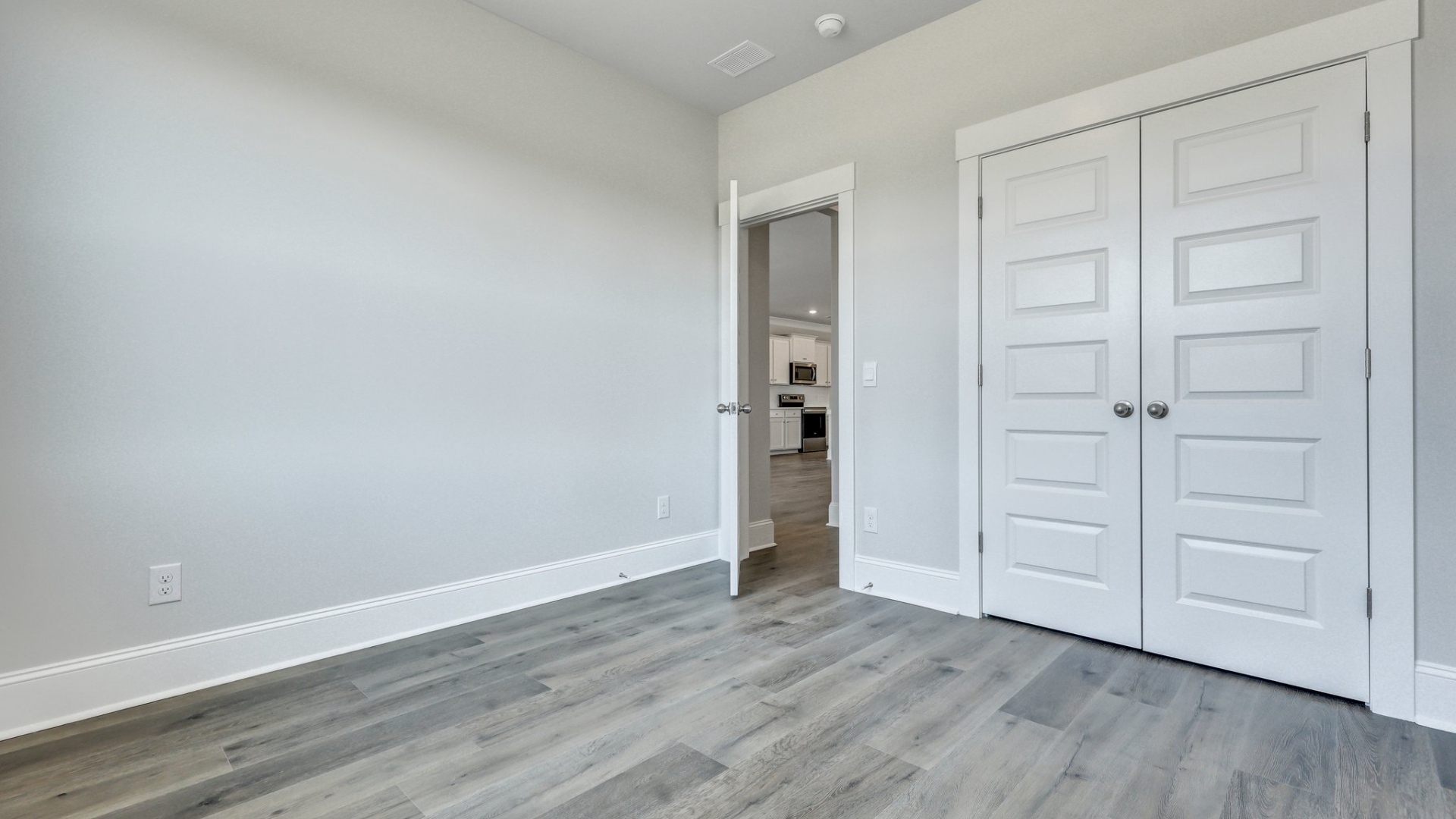 Bedroom 3 is connected to bedroom 2 by a hallway and a shared bathroom.