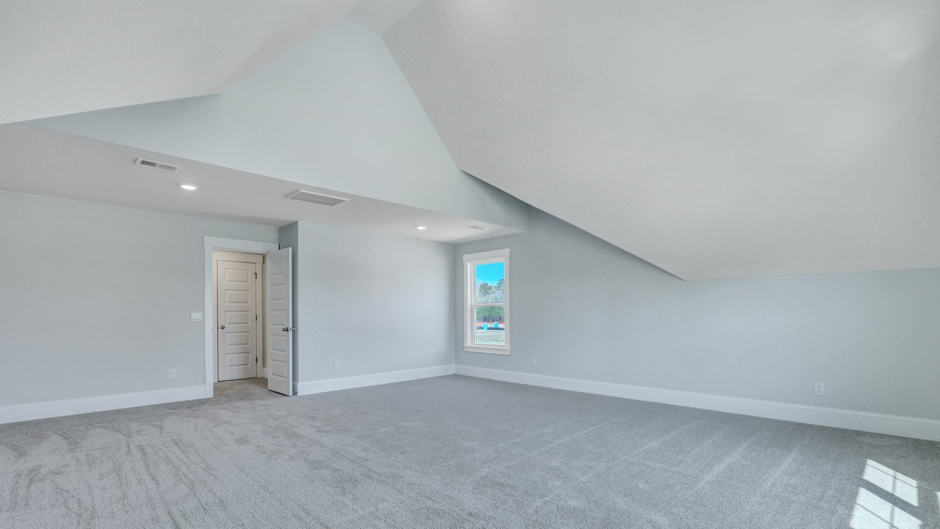 Versatile loft area