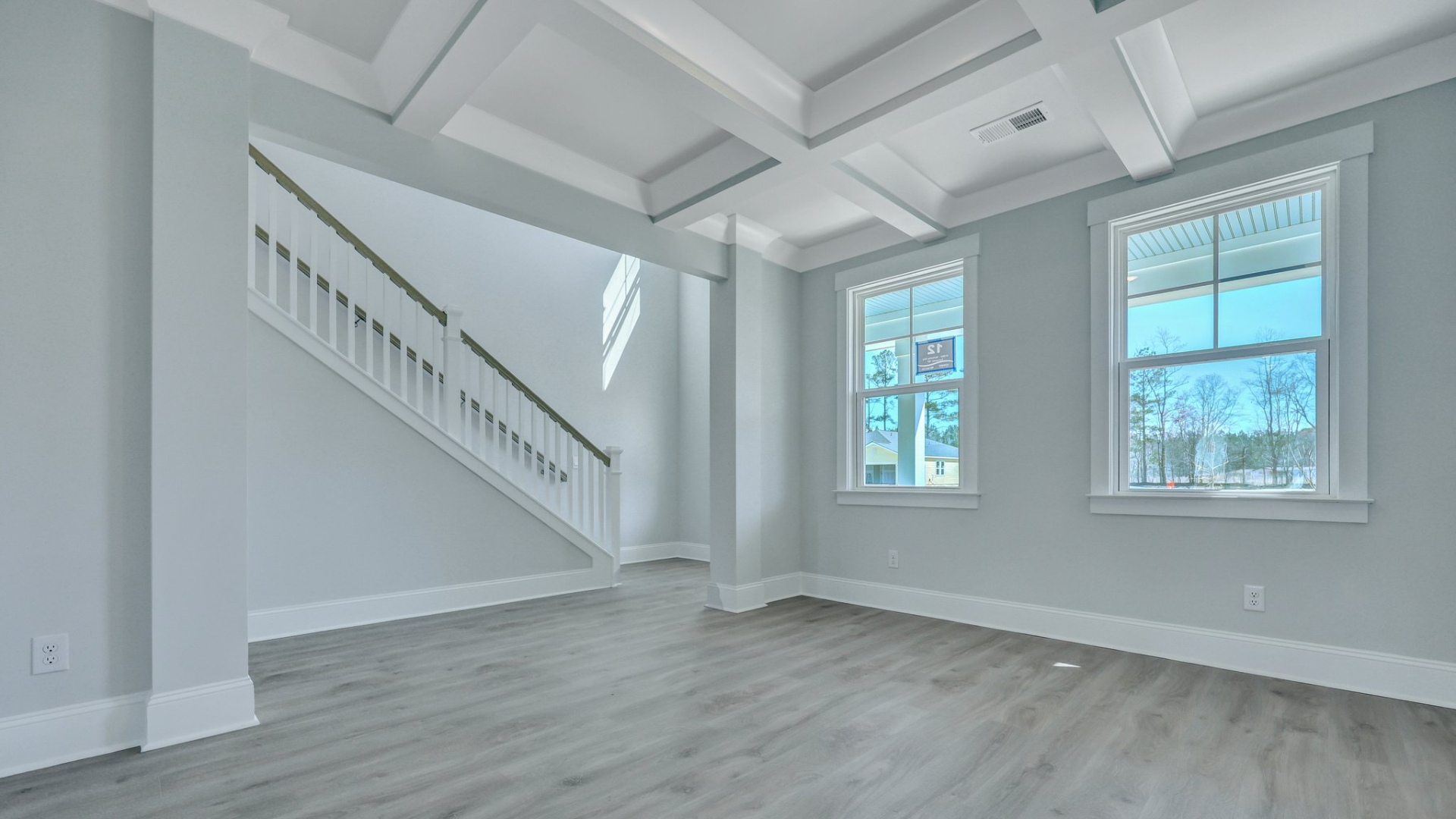 Dedicated dining space off the entry way