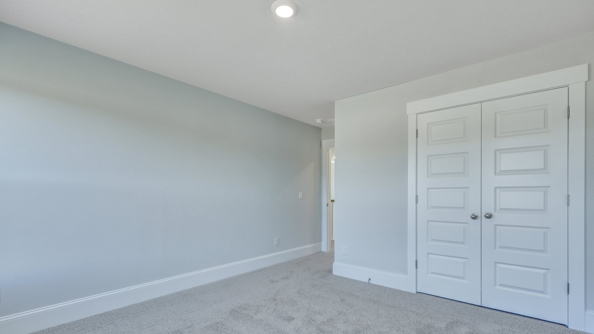 Spacious flex room