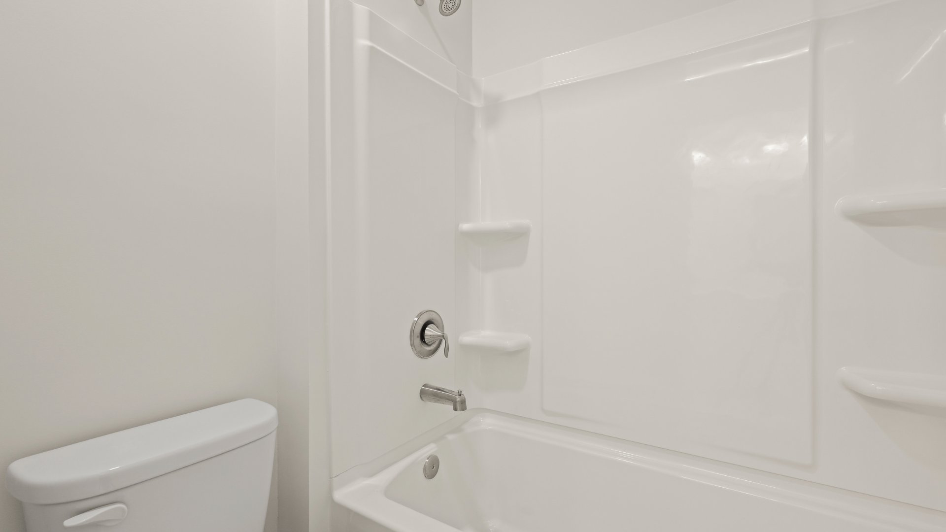 There is a separate area for the toilet and shower in bathroom 2 offerig privacy,