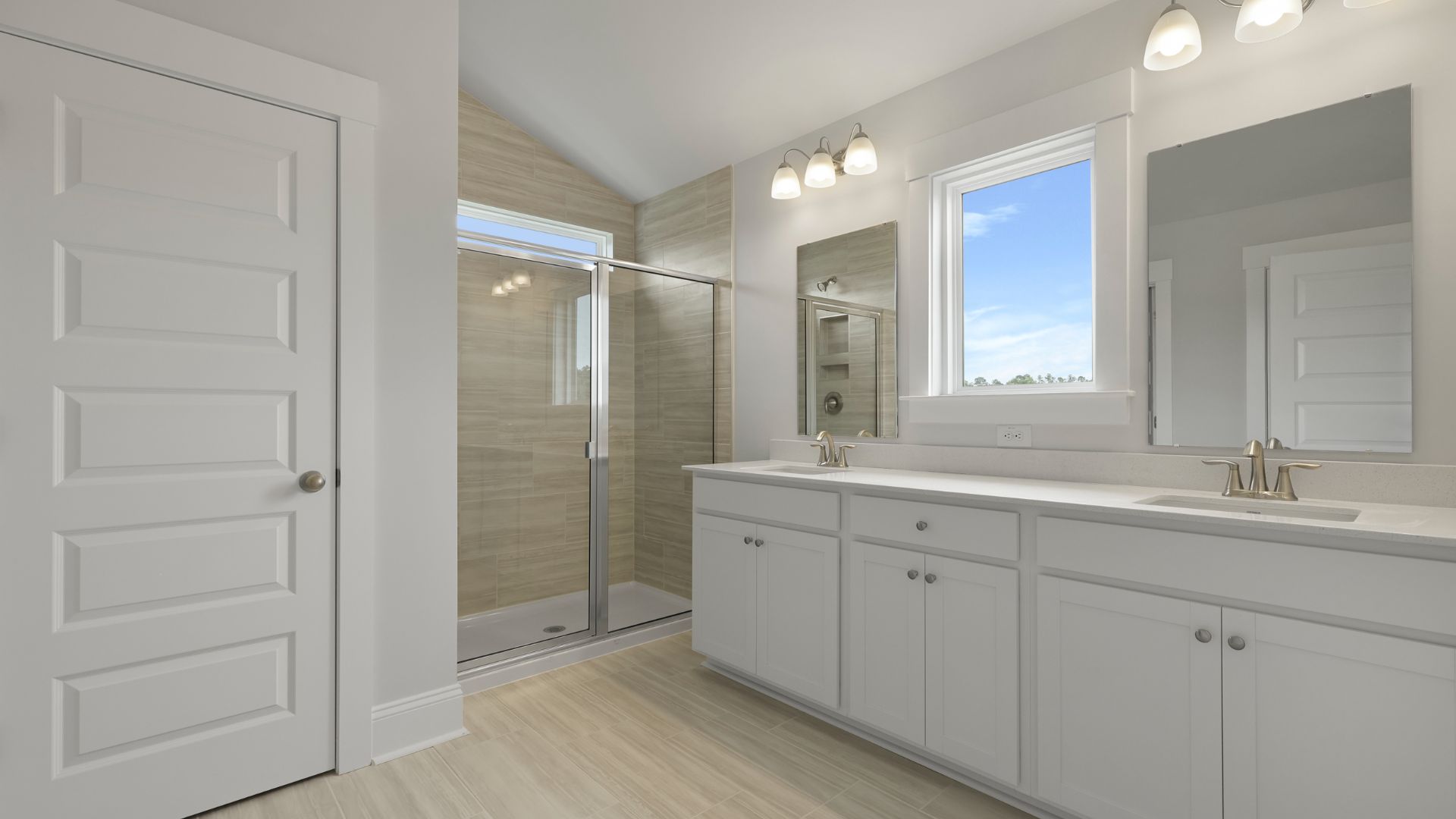 primary en-sutie with dual vanity