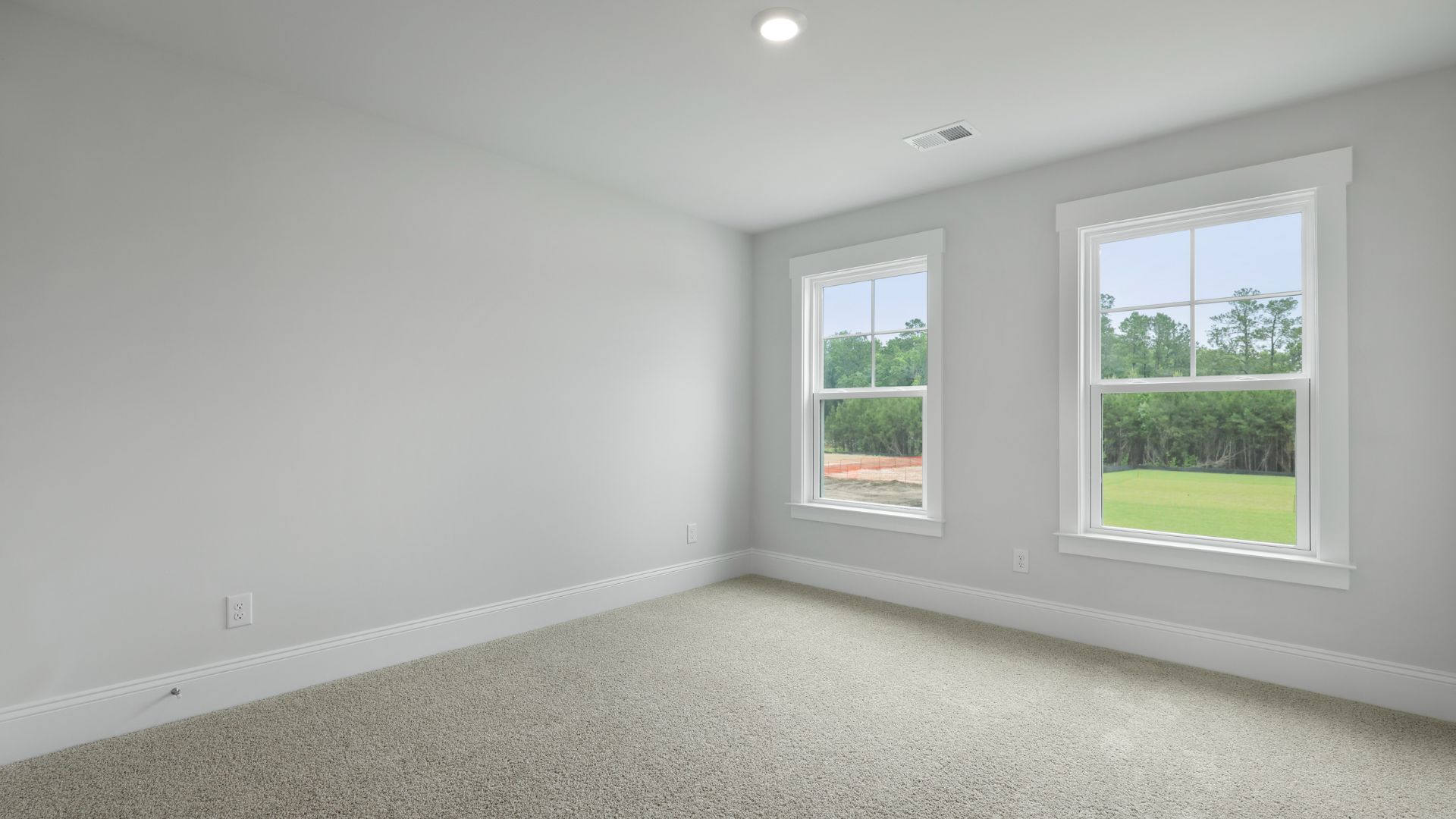 gust room with natural light