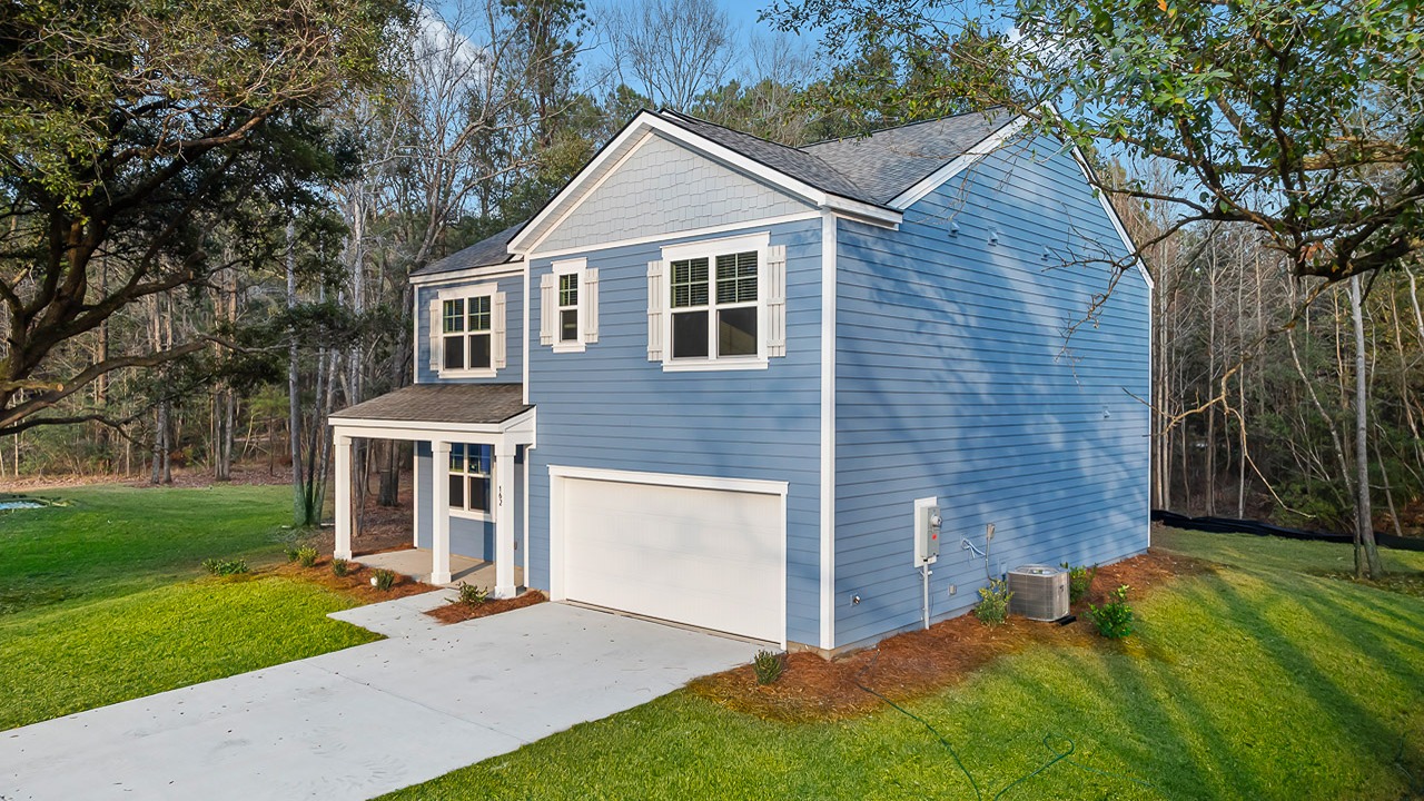 Homes on large lots in Yemassee