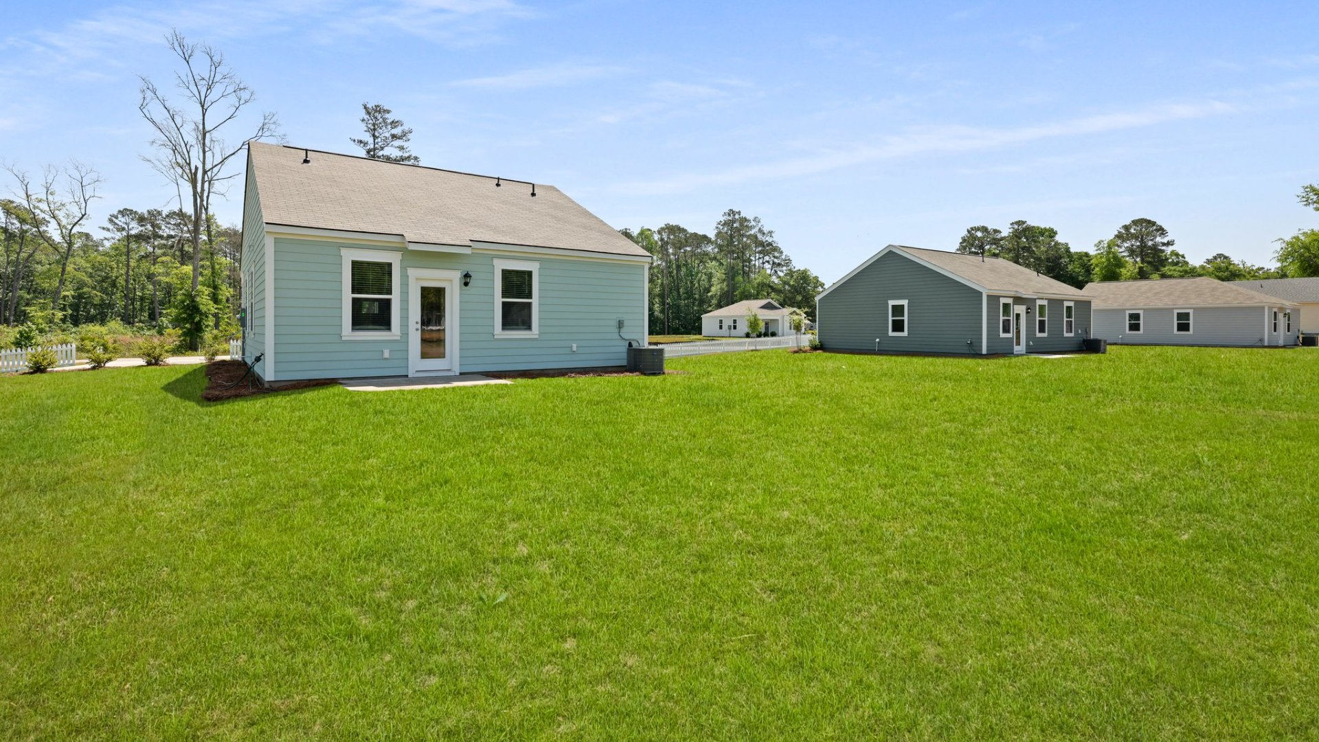 Spacious yard in Summerton, South Carolina.