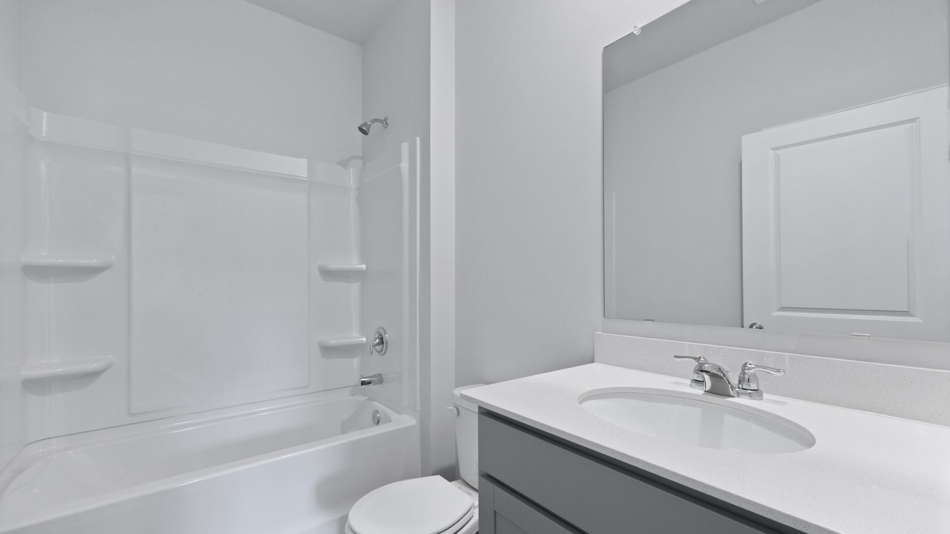 Full bathroom 2 with a tub-shower combo.