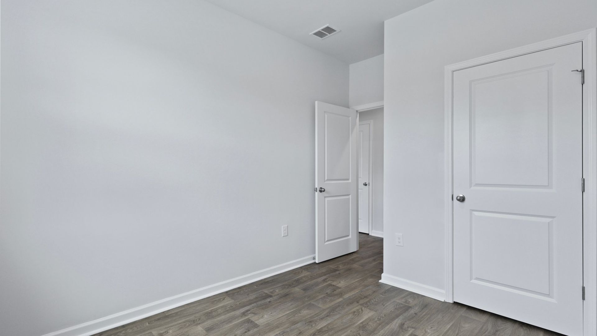 Bright and spacious bedroom 3.