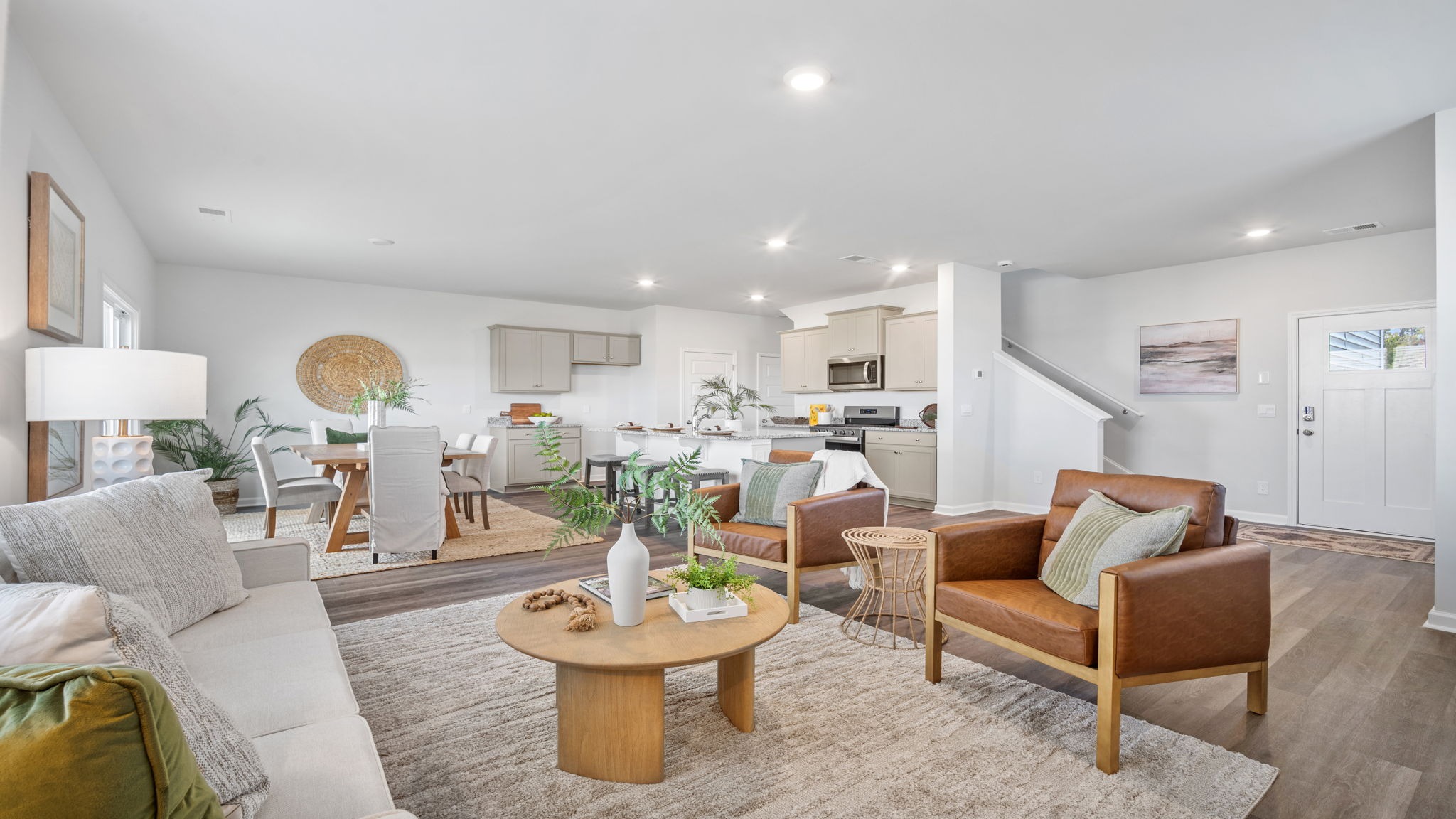 living room to dining room and foyer