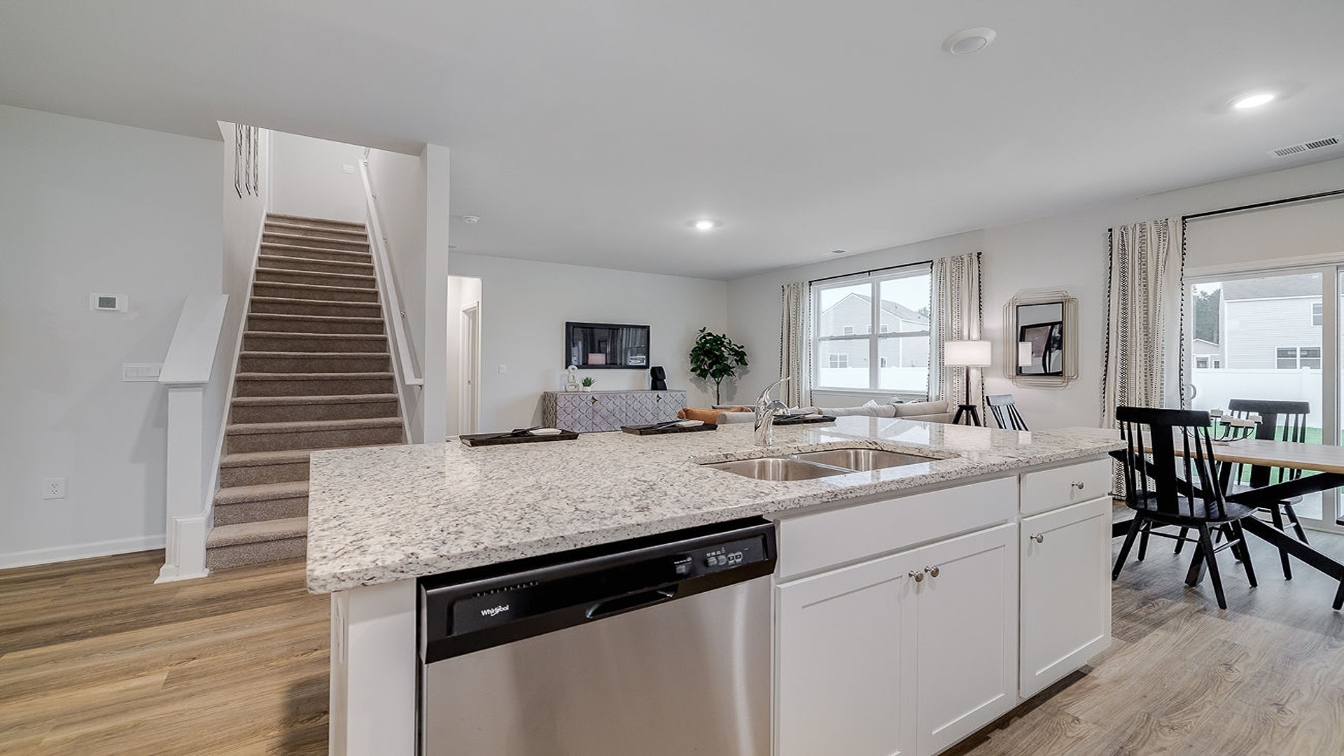 LARGE KITCHEN ISLAND