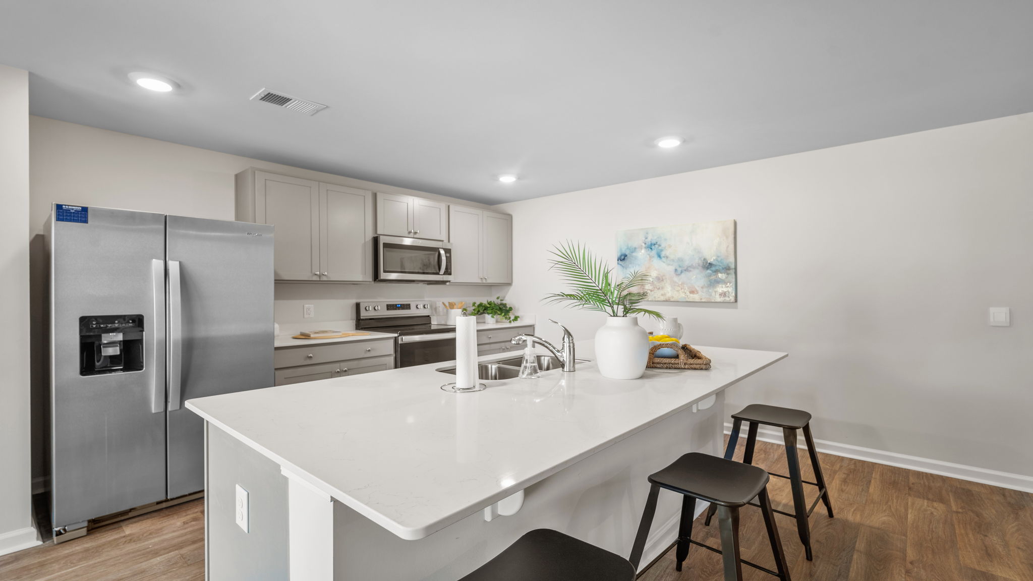 KITCHEN WITH NEW APPLIANCES