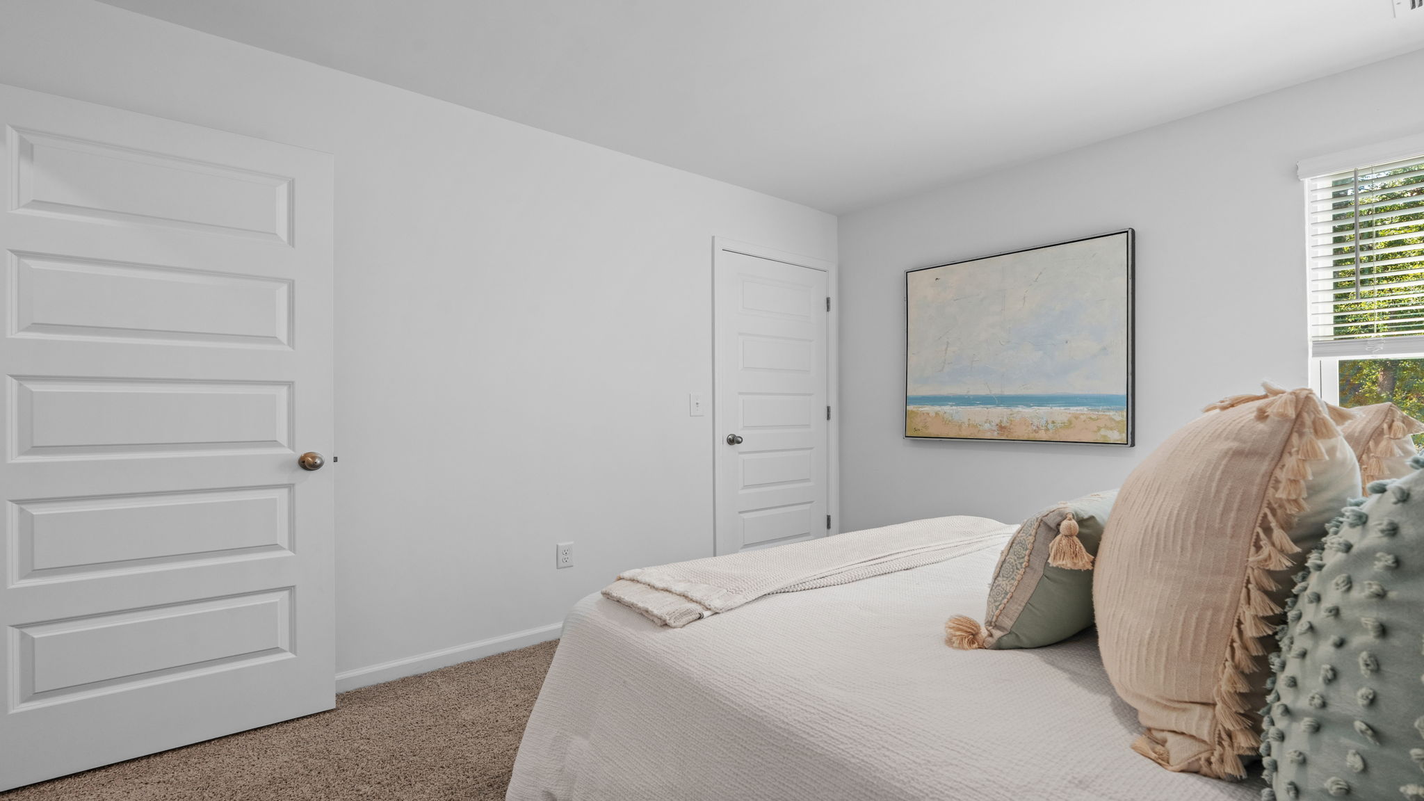 additional bedroom with carpet flooring, closet access, natural light, and flexible space for guests or a home office