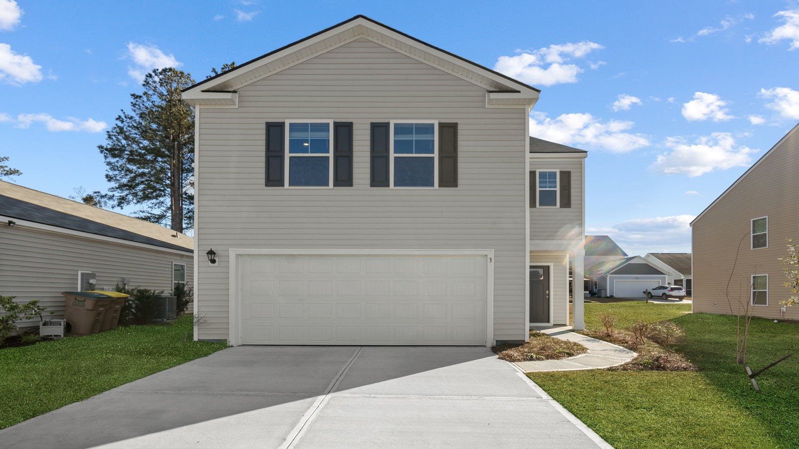 Elston floorplan by D.R. Horton at The Lakes at North Glynn featuring modern exterior design, attractive curb appeal, a two-car garage, and spacious two-story living in Brunswick, Georgia.