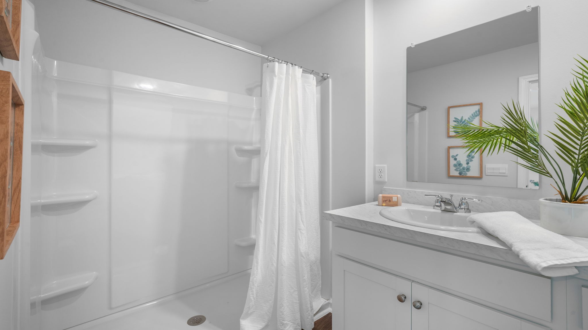 LARGE PRIMARY SHOWER