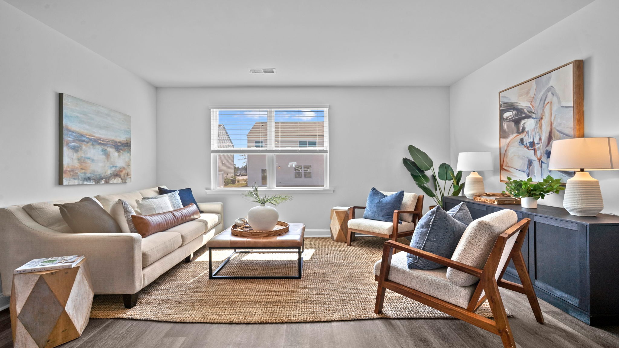Livingroom decorated with a couch, chairs and tables