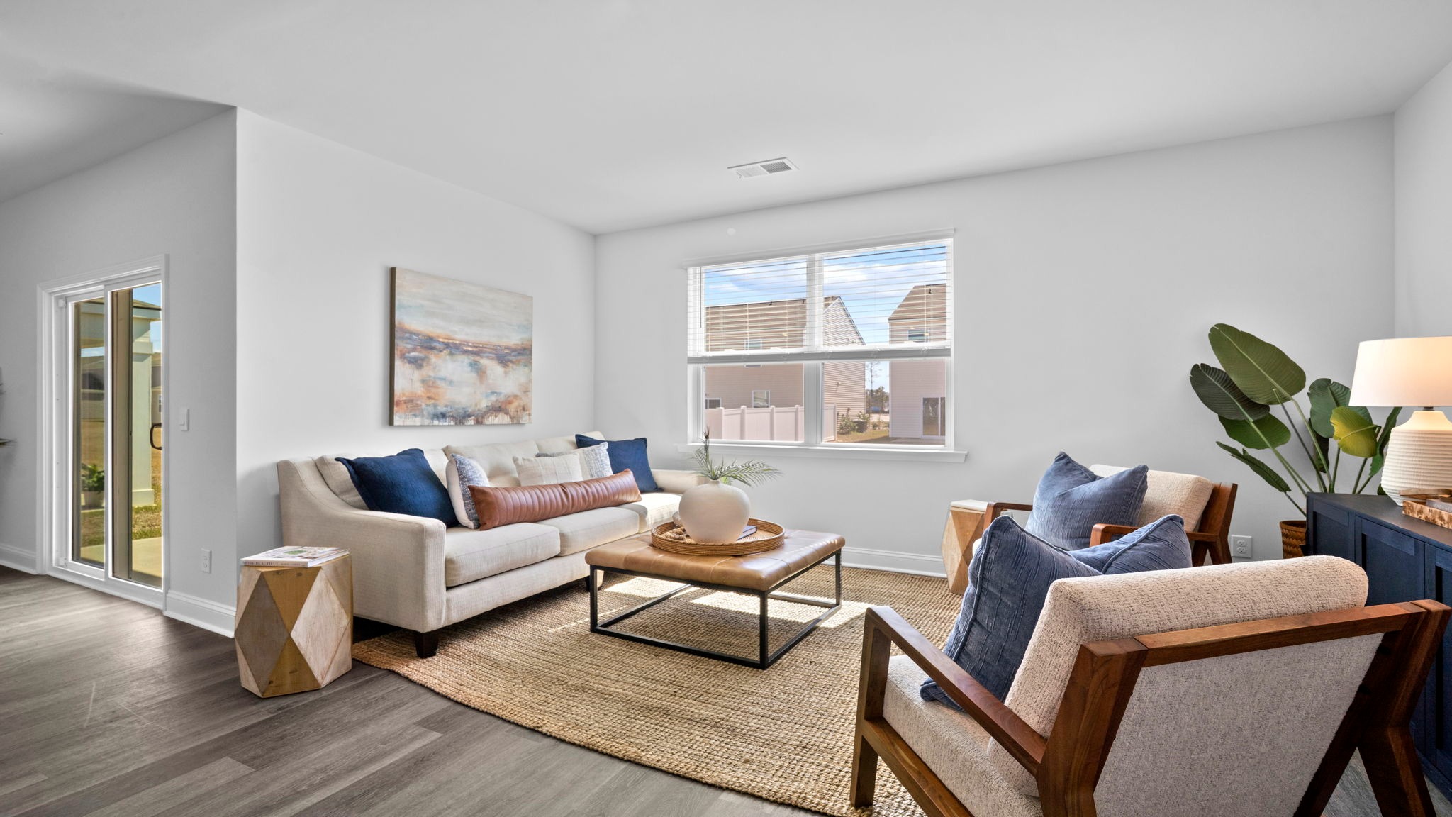 Livingroom decorated with a couch, chairs and tables