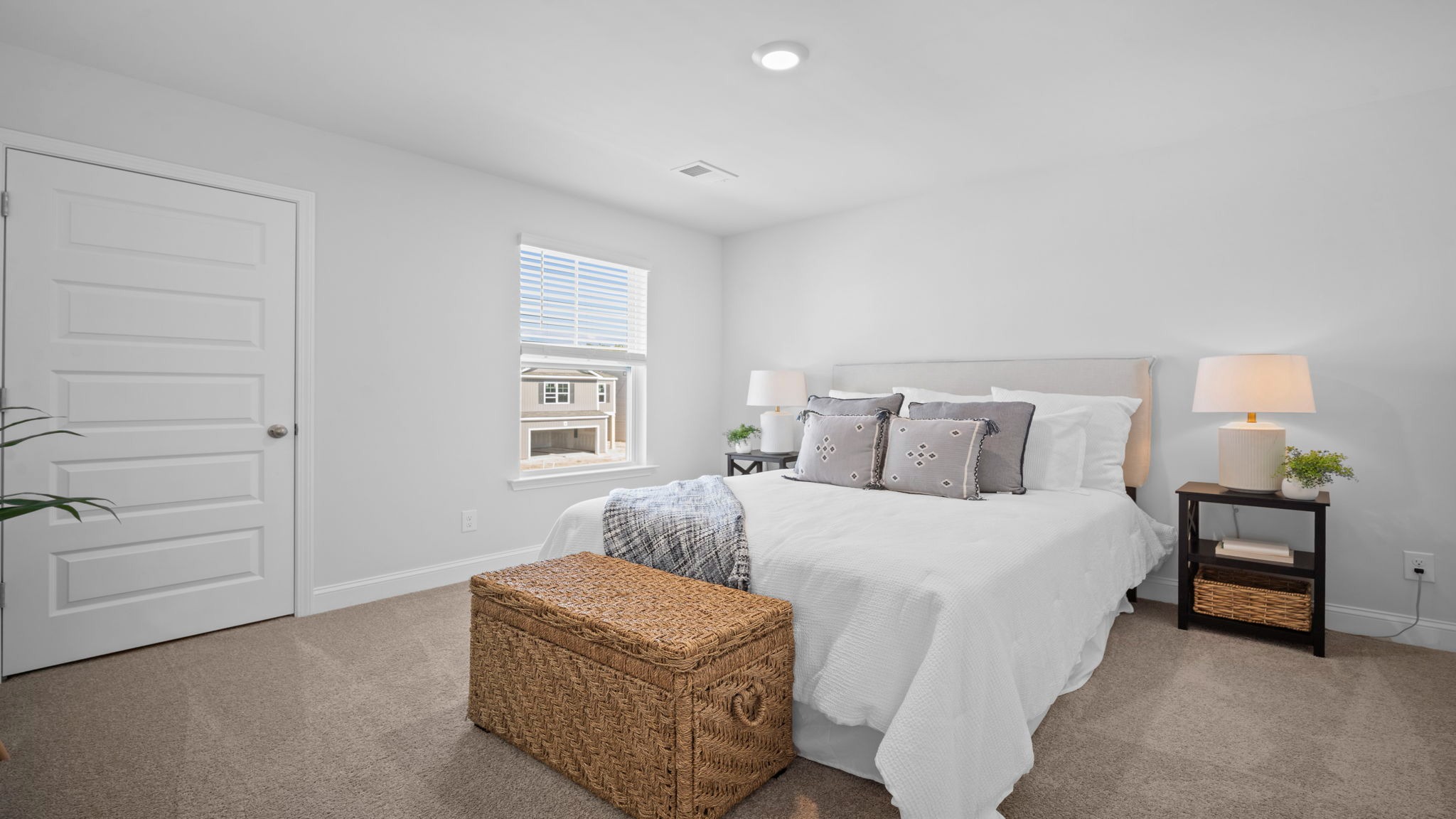 Guest bedroom with a bed, bench and side table