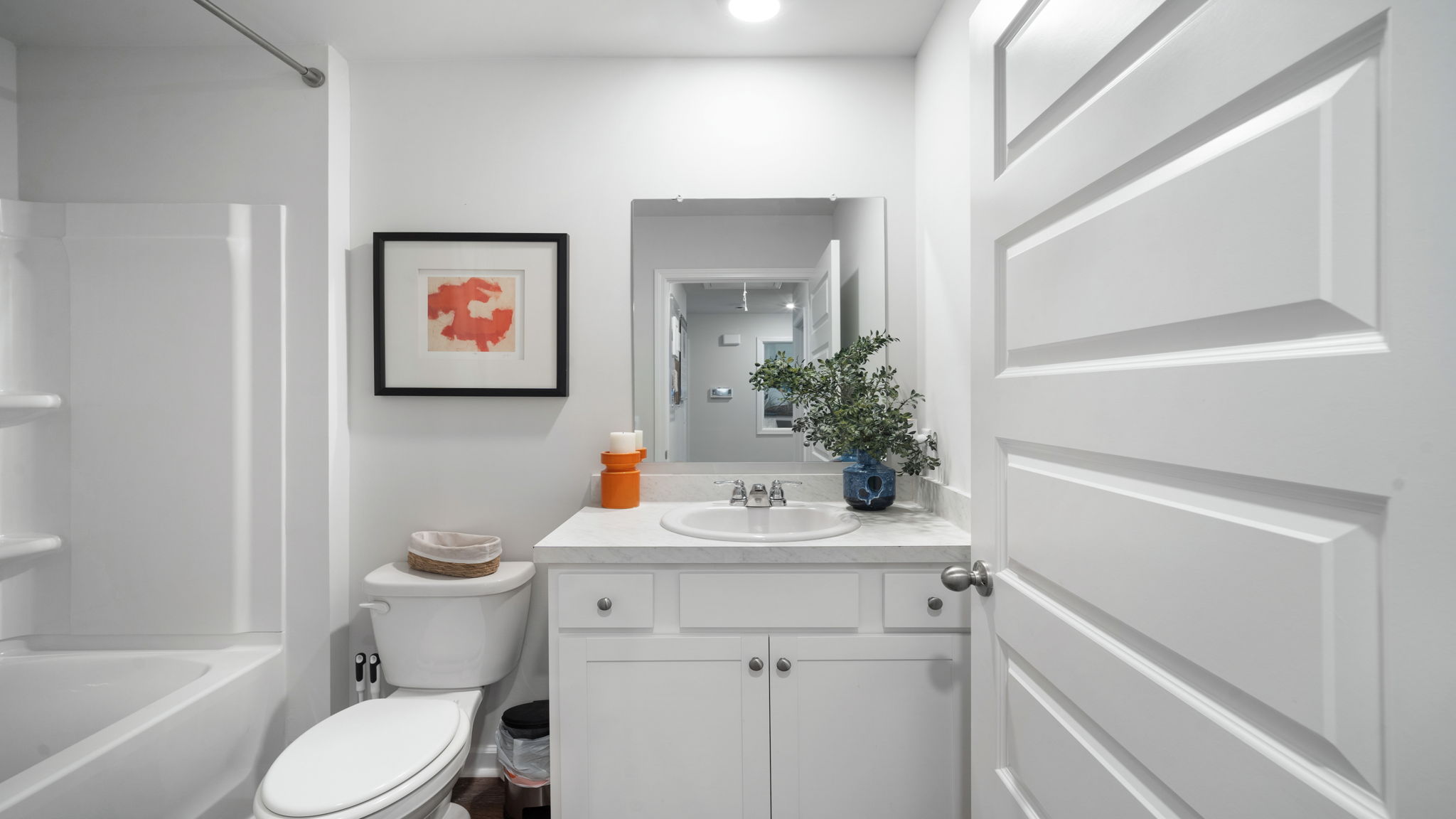 Guest bathroom with a tub shower
