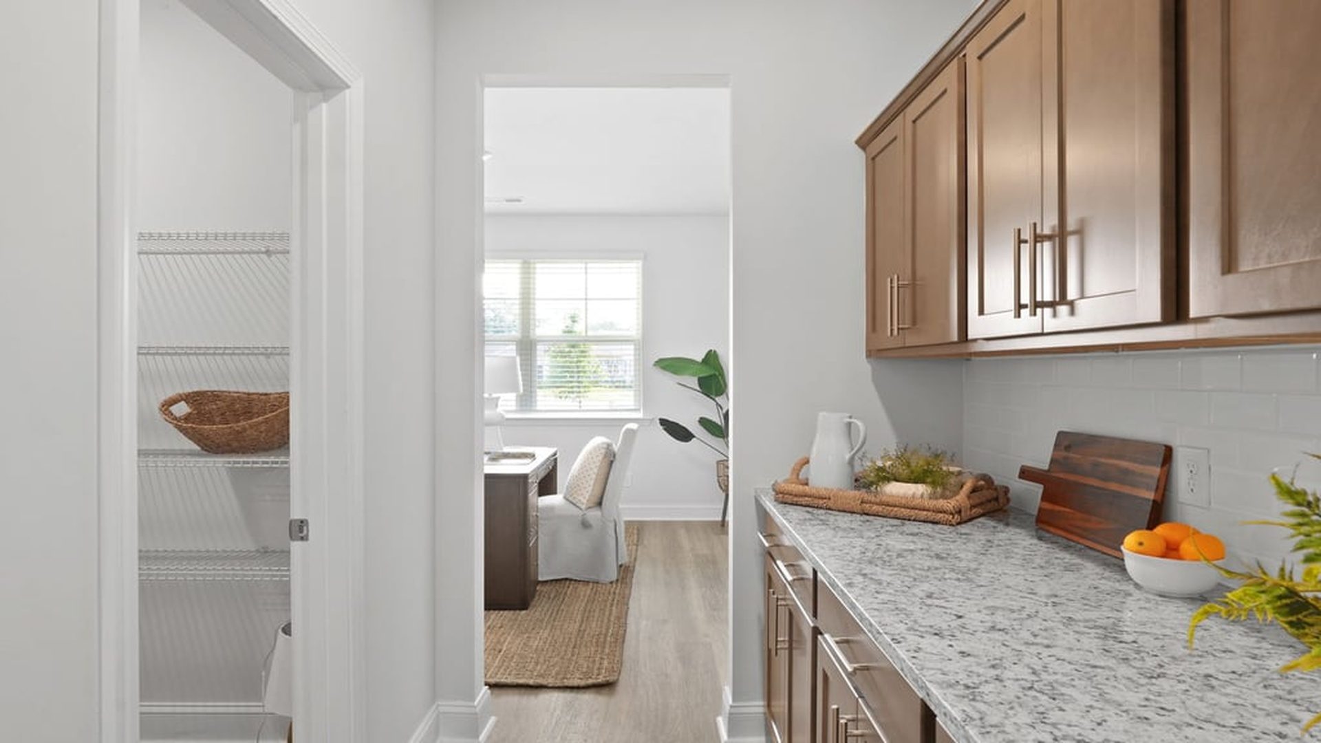 Kitchen with large Pantry