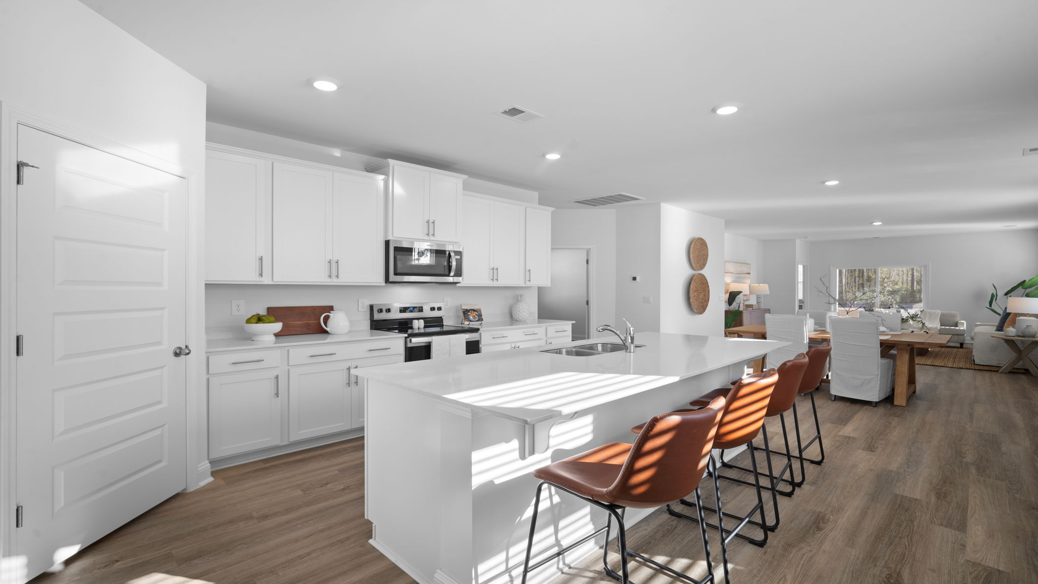 Kitchen with a quartz island