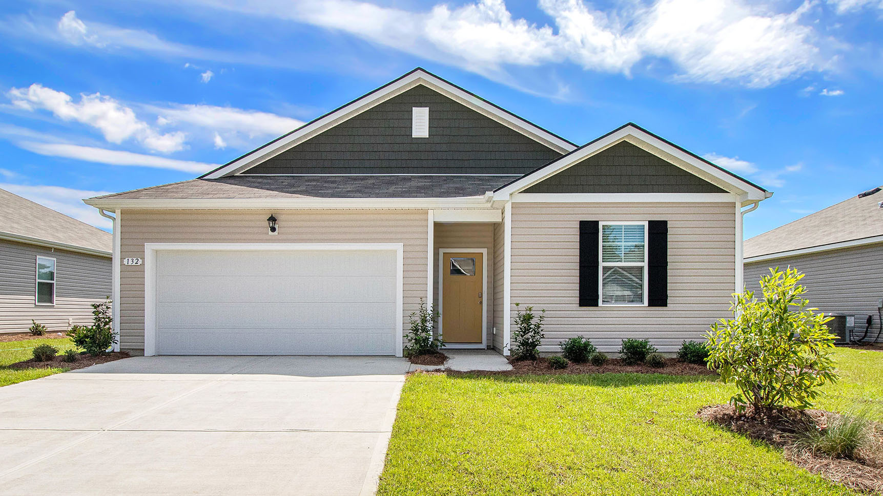 single story home with vinyl siding