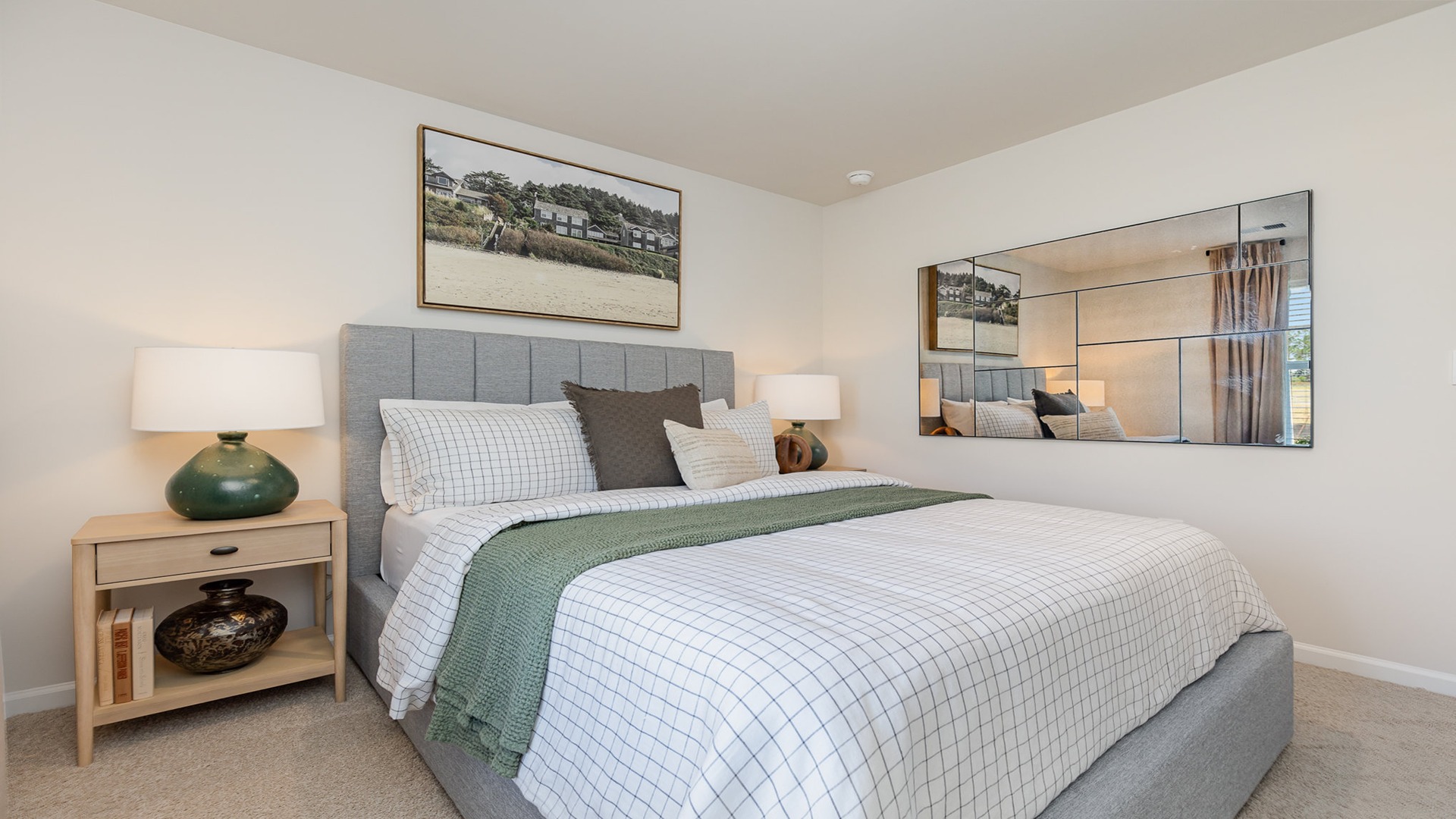 bedroom with carpet flooring