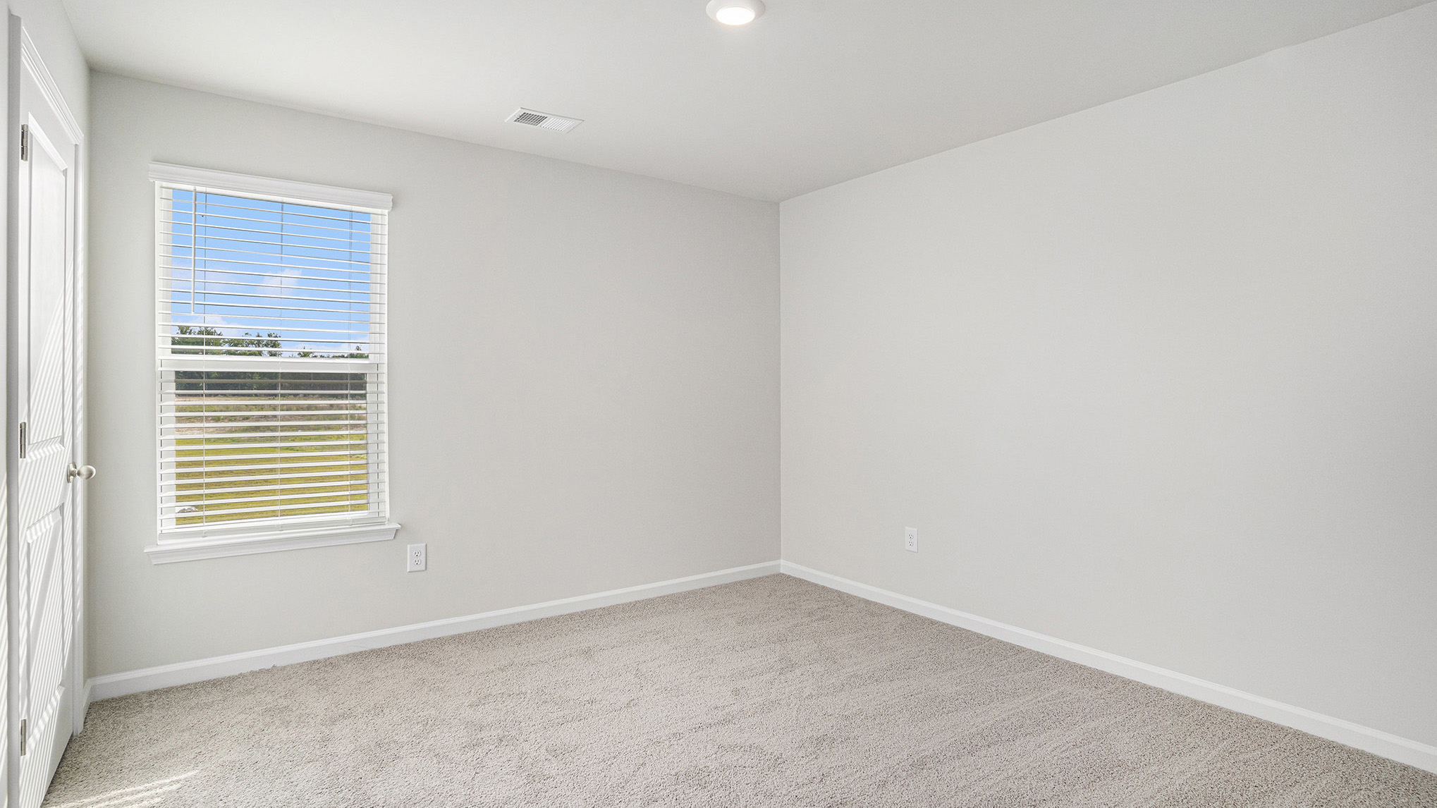 bedroom with carpet flooring