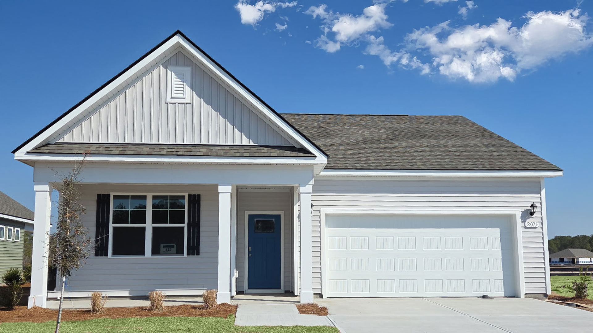 single story home with vinyl siding