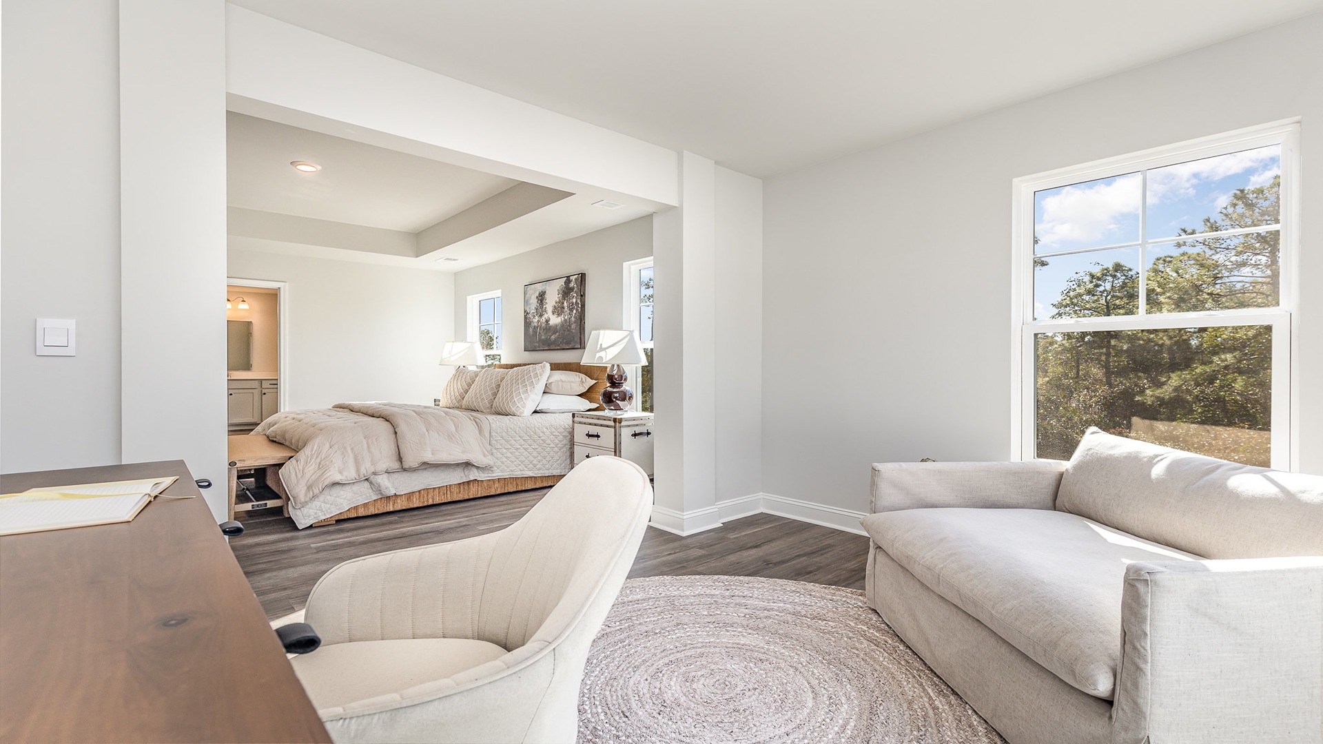 primary bedroom with area