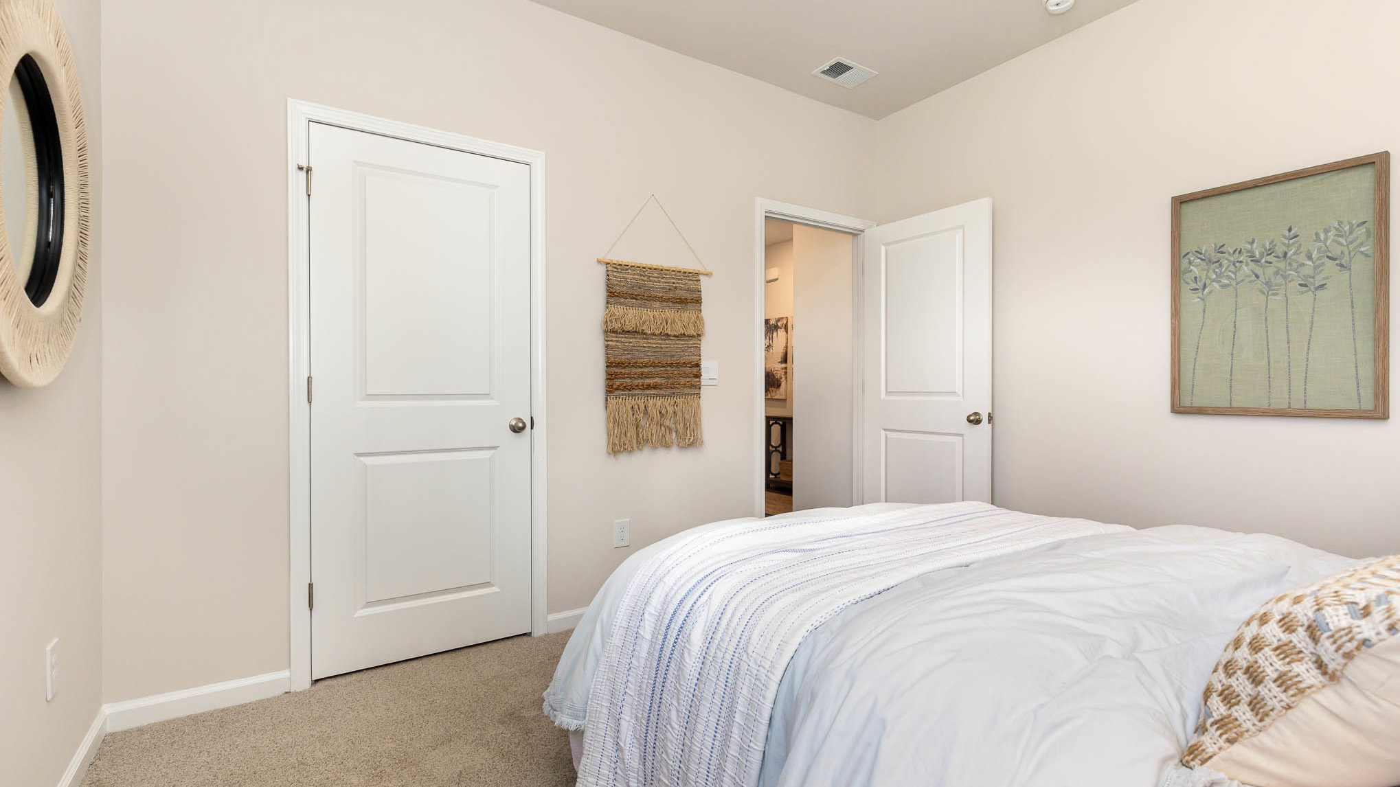 bedroom with carpet flooring