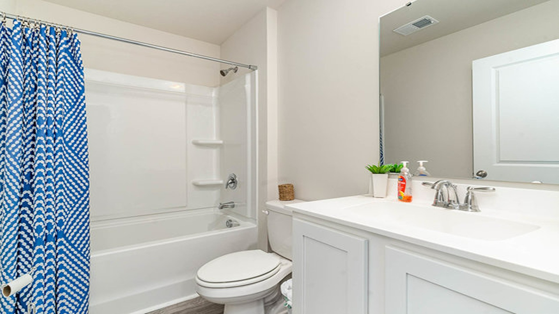 bathrom with quartz counters