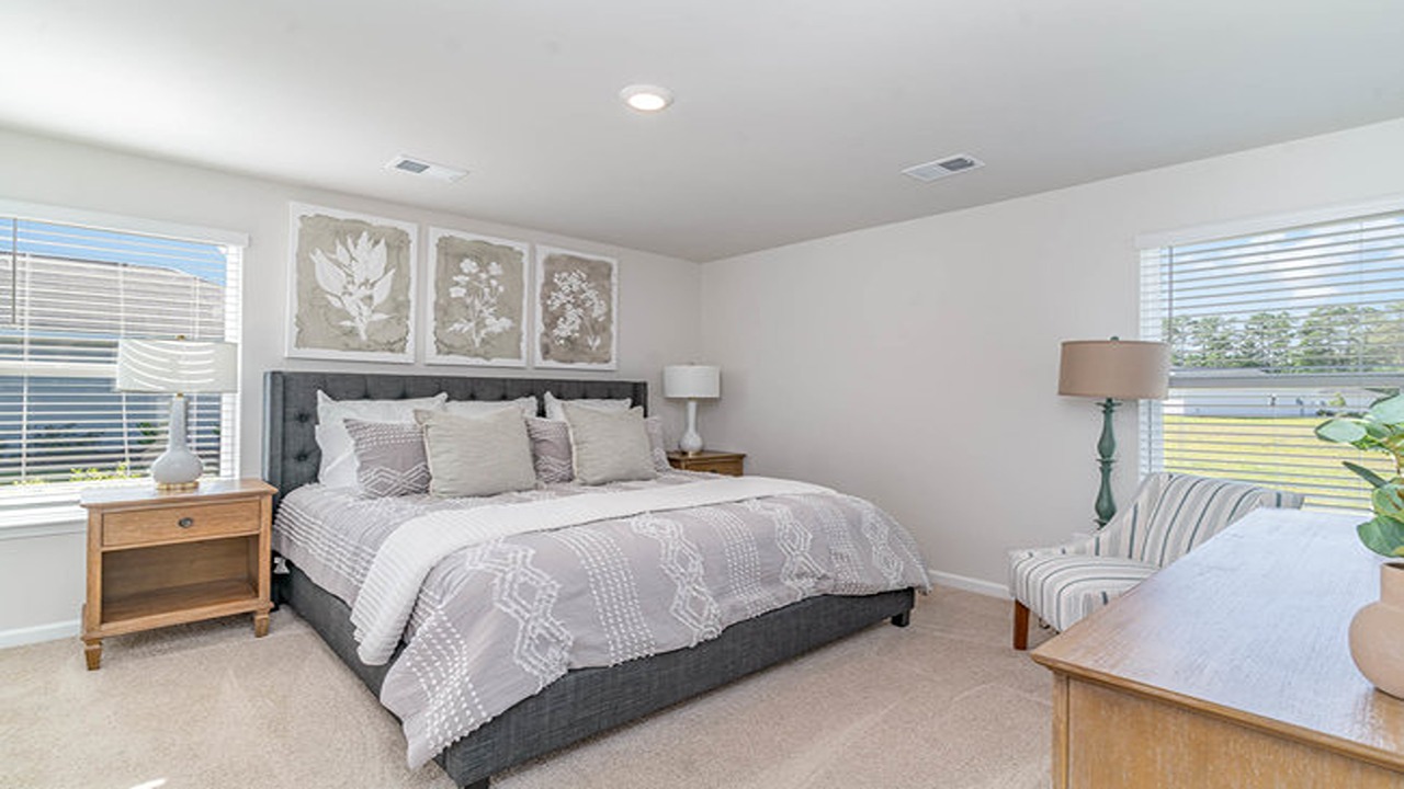 bedroom with carpet flooring