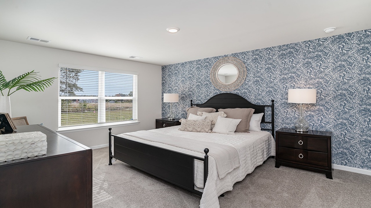 bedroom with carpet flooring