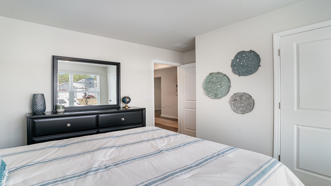 bedroom with carpet flooring