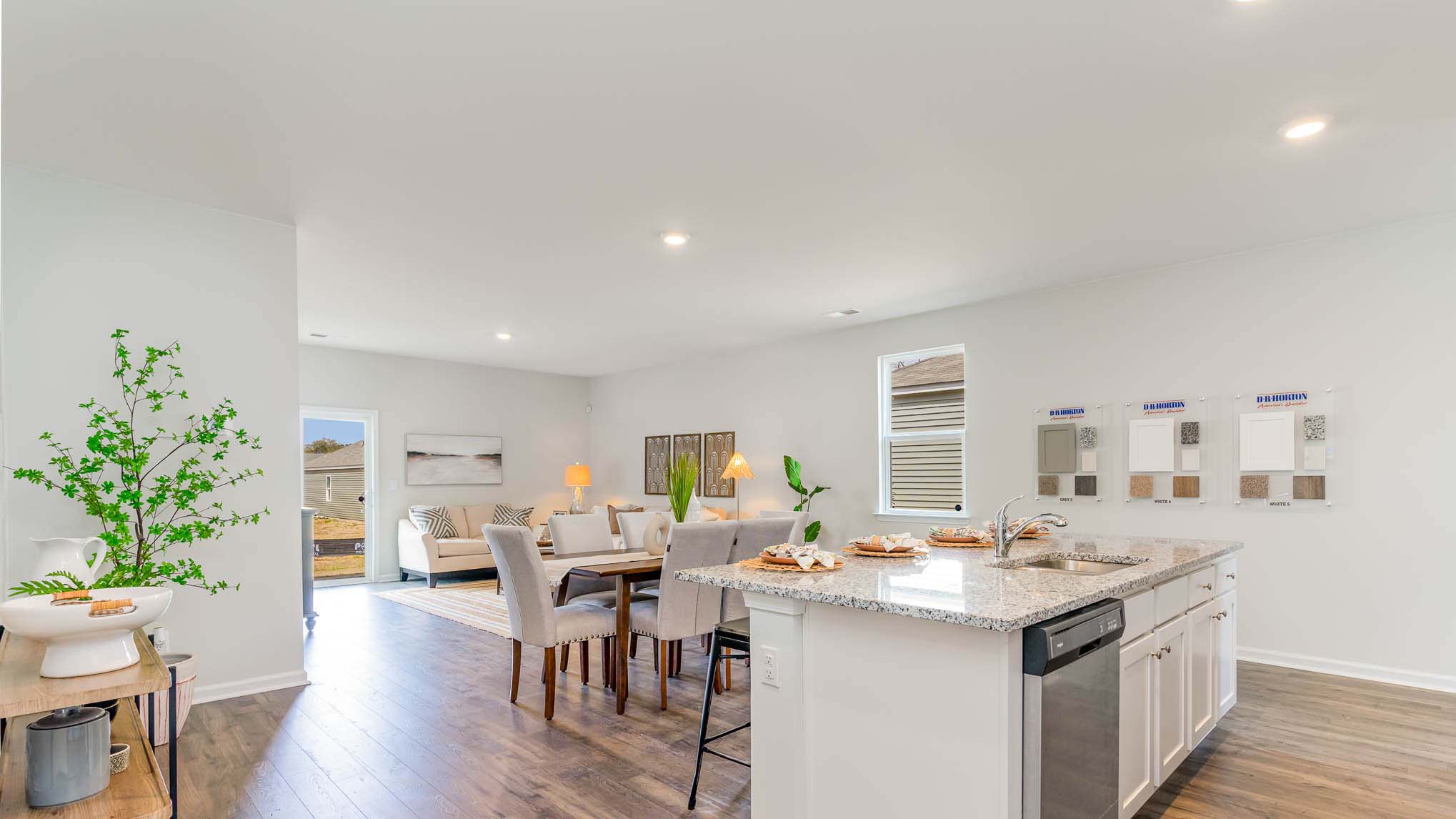 Wren kitchen with granite countertops