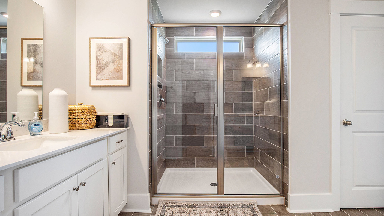 Harbor Oak primary bath with bathroom