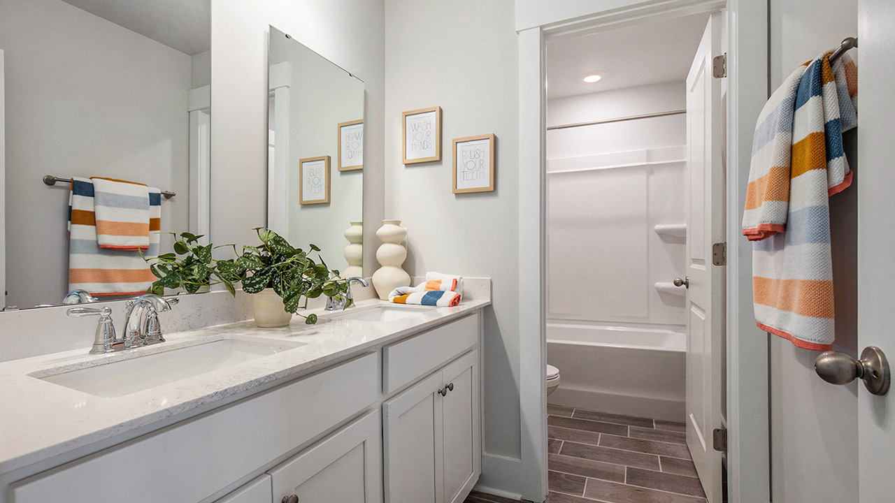 Harbor Oak Secondary bathroom