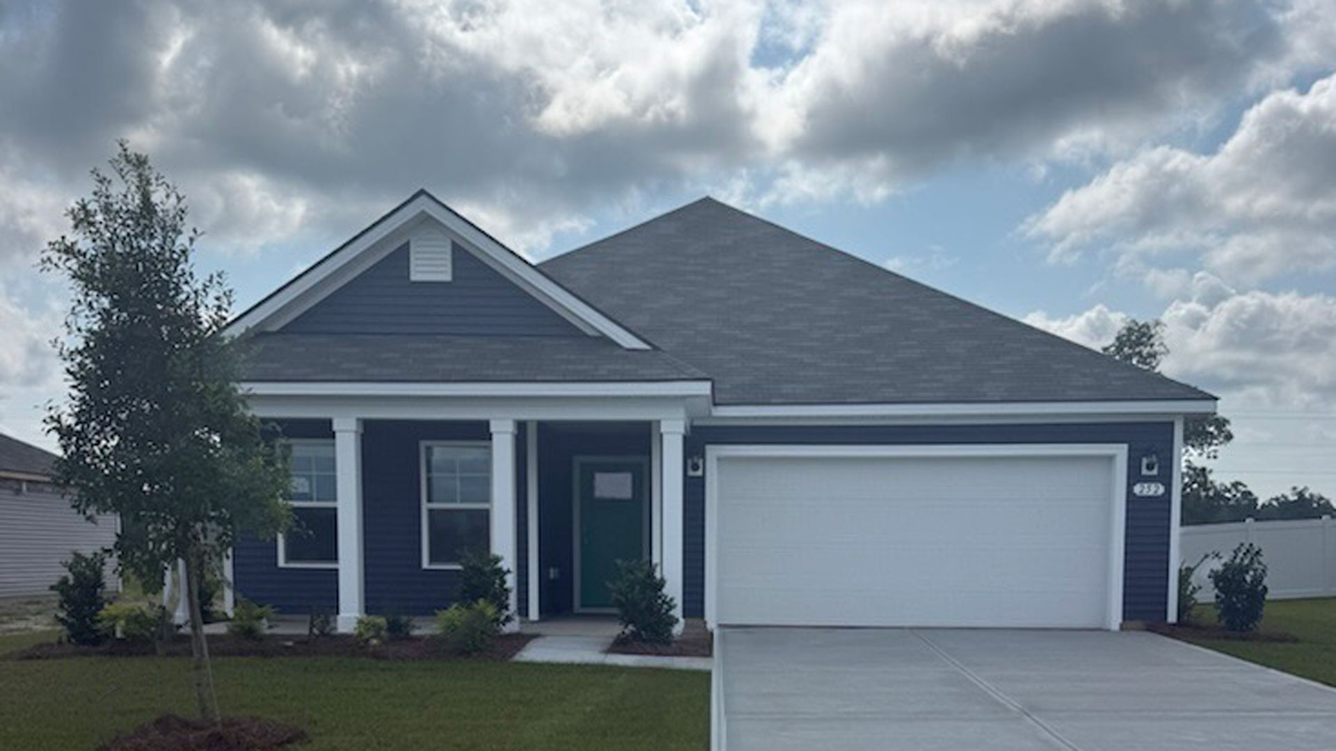 single story home with vinyl siding