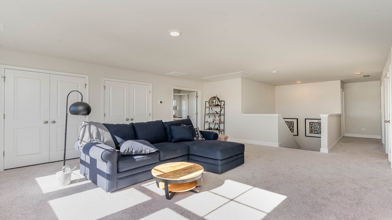 bedroom with carpet flooring