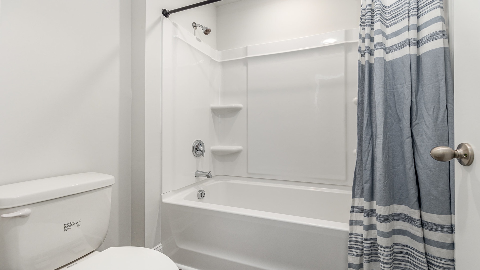 Harbor Oak third bathroom